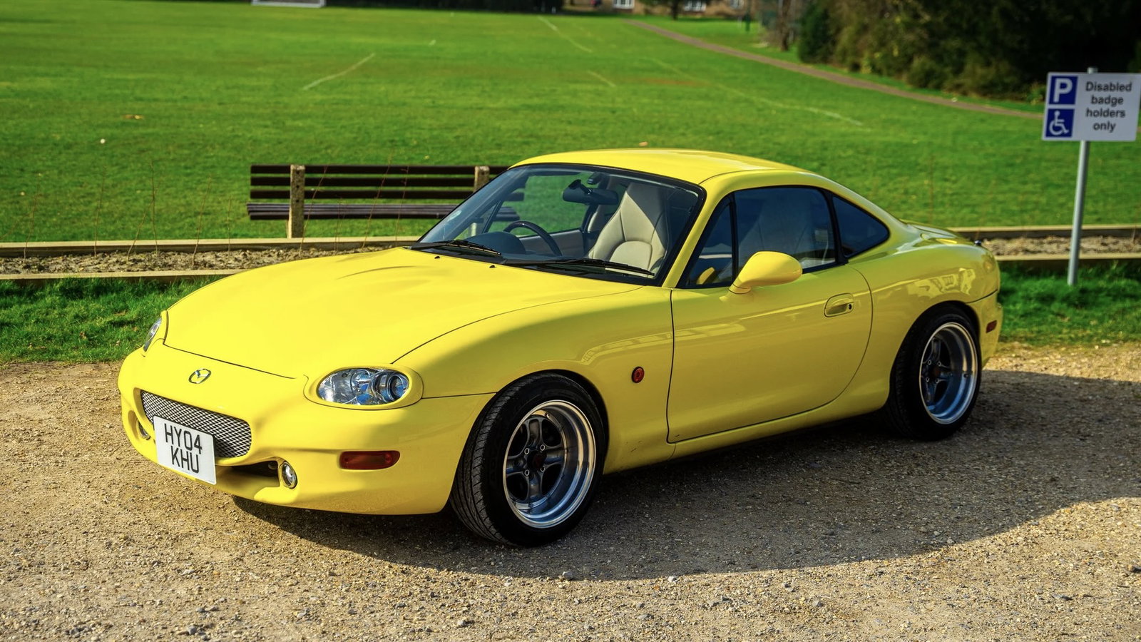 Mazda MX-5 Coupe - front